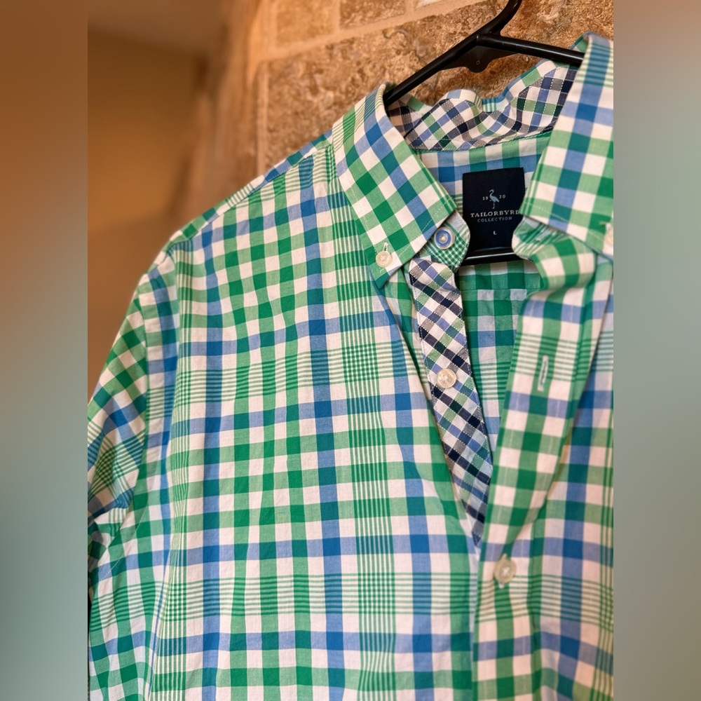 Tailorbyrd short sleeve plaid button down size large